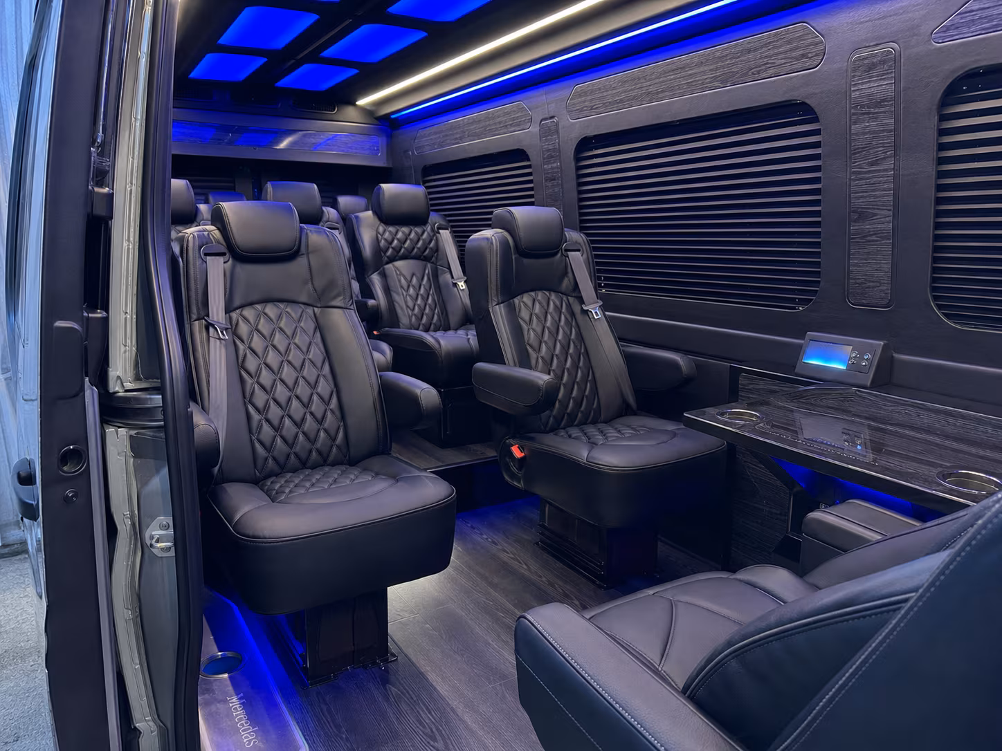 easily book transportation for your next airport transfer 1