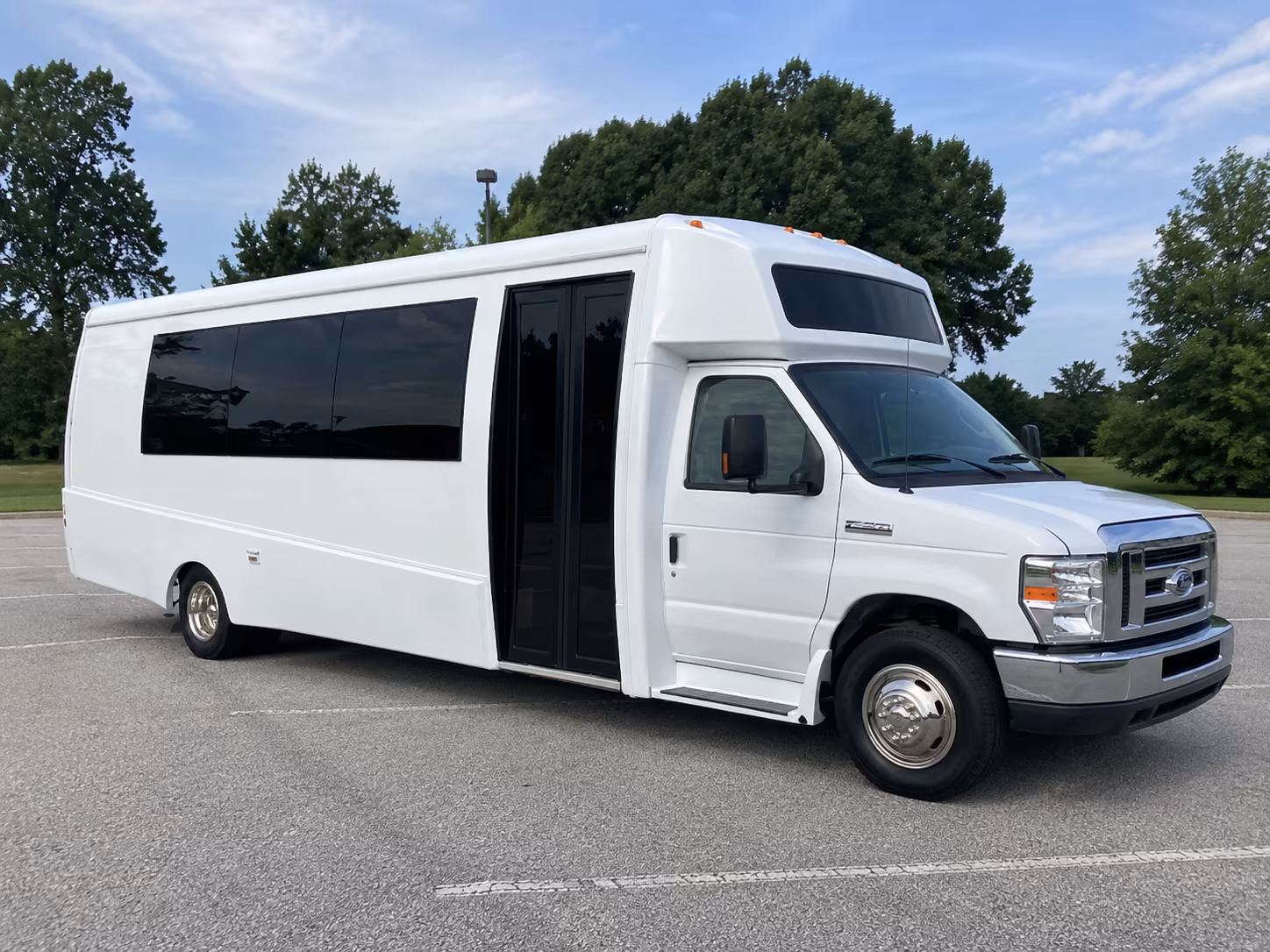 louisville 18 passenger party bus