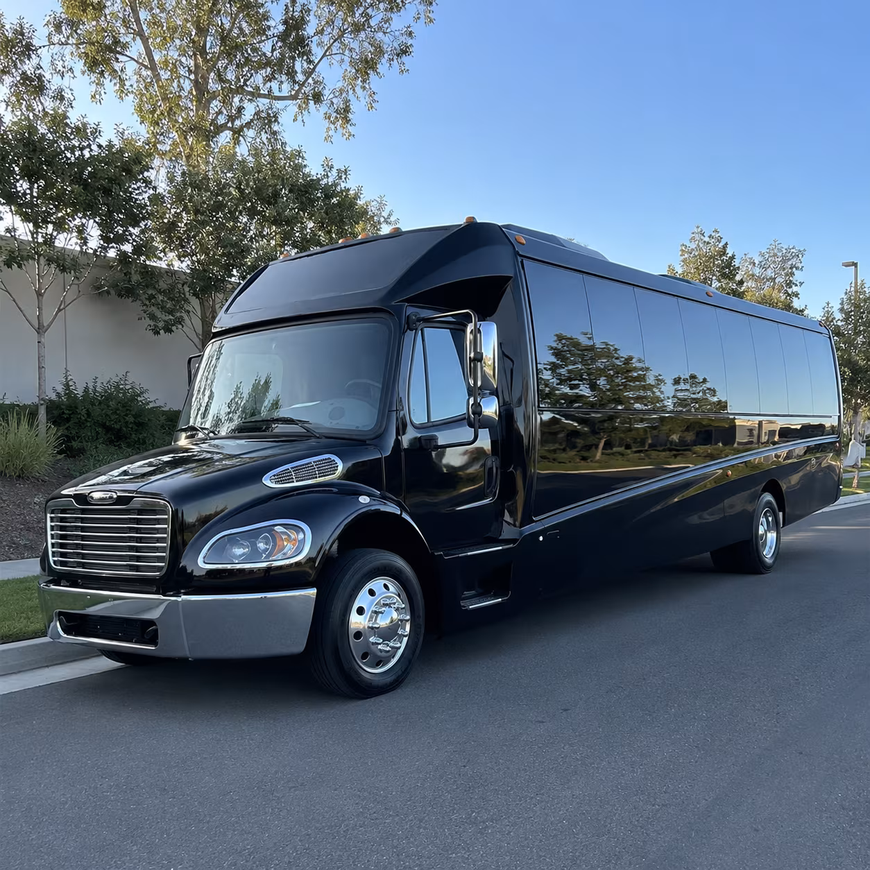 louisville 20 passenger minibus