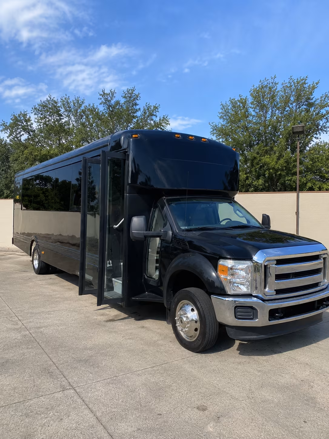 louisville 20 passenger party bus