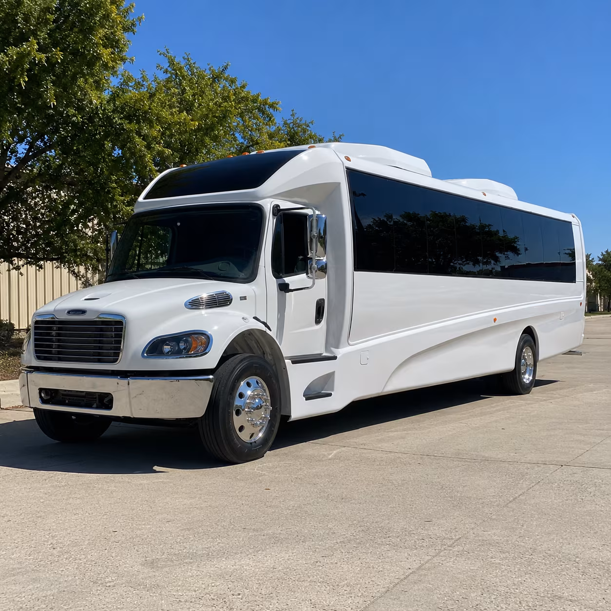 louisville 25 passenger minibus