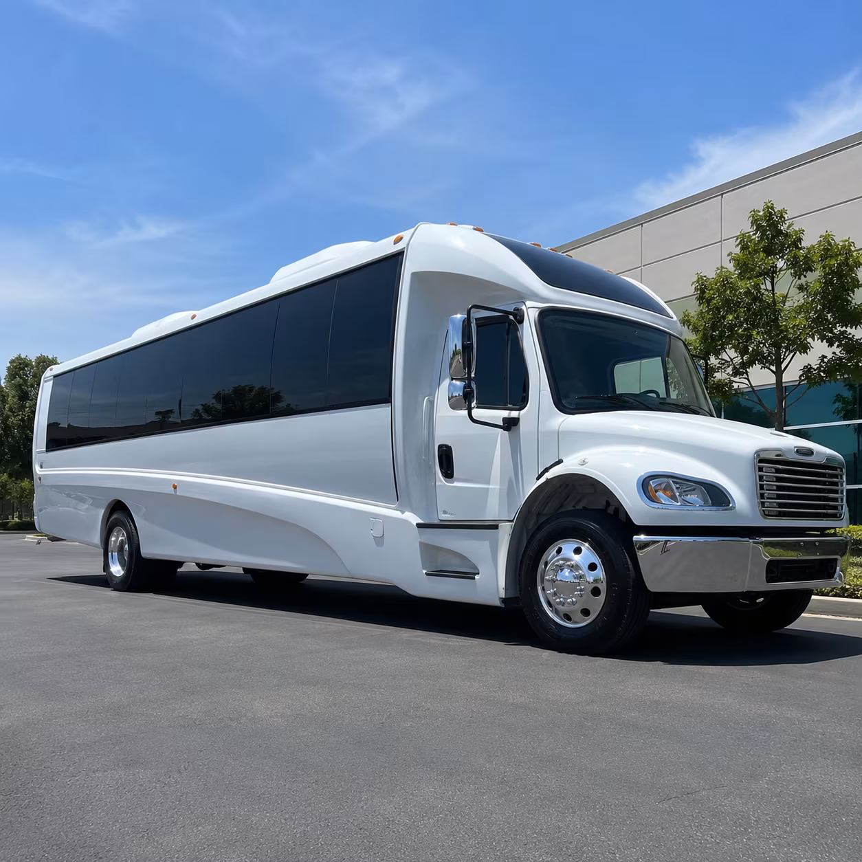 louisville 28 passenger minibus