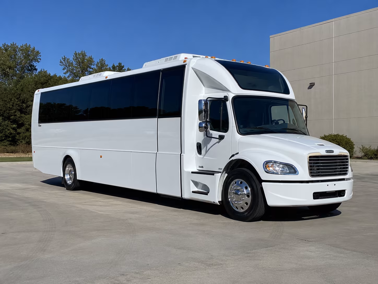 louisville 28 passenger party bus