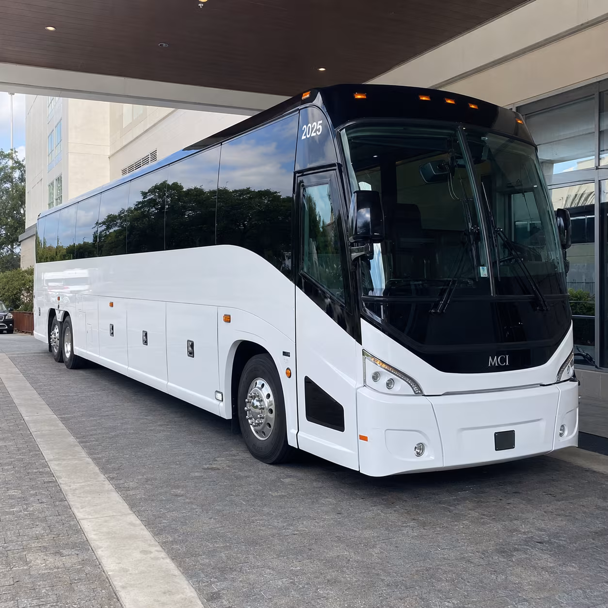 louisville 54 passenger charter bus