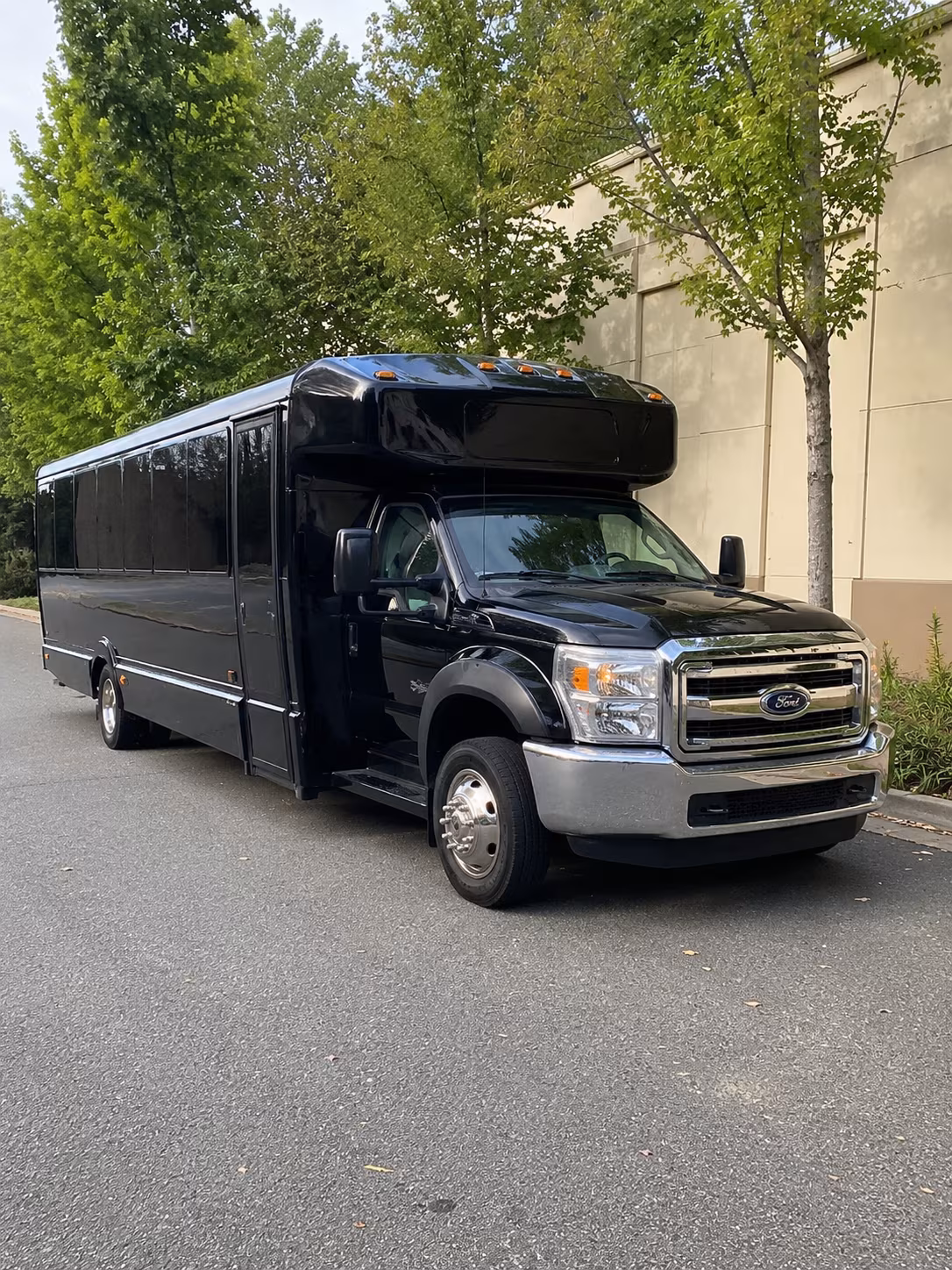 party bus rentals for louisville proms at the galt house and downtown venues